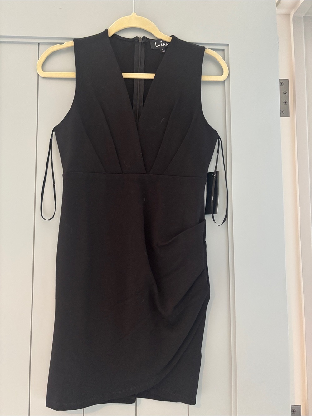 Lulu's Black V-Neck Sleeveless Mini Sheath Dress